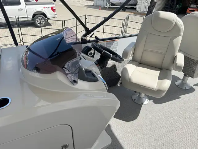 2019 SYLVAN Mirage 8522 Party Fish Luxury Ed TRITOON -used ponto in Powerboats & Motorboats in Prince Albert - Image 18