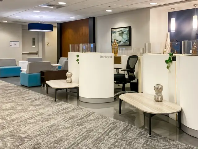 Office space for rent for 3 persons in Saint Foy Quebec in Commercial & Office Space for Rent in Québec City - Image 16