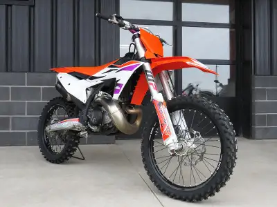 Finance at $76 bi-weekly*! Click -Get Financing- to see if you qualify! Apex Cycle 1-888-702-4150 Vi...