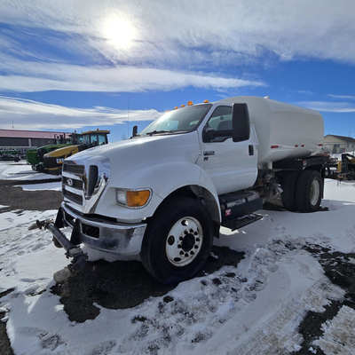 2015 FORD F650 Single Axle Water Truck 5364 hours 44,754 km 2000 gallon Steel Tank PTO Driven Pump F...