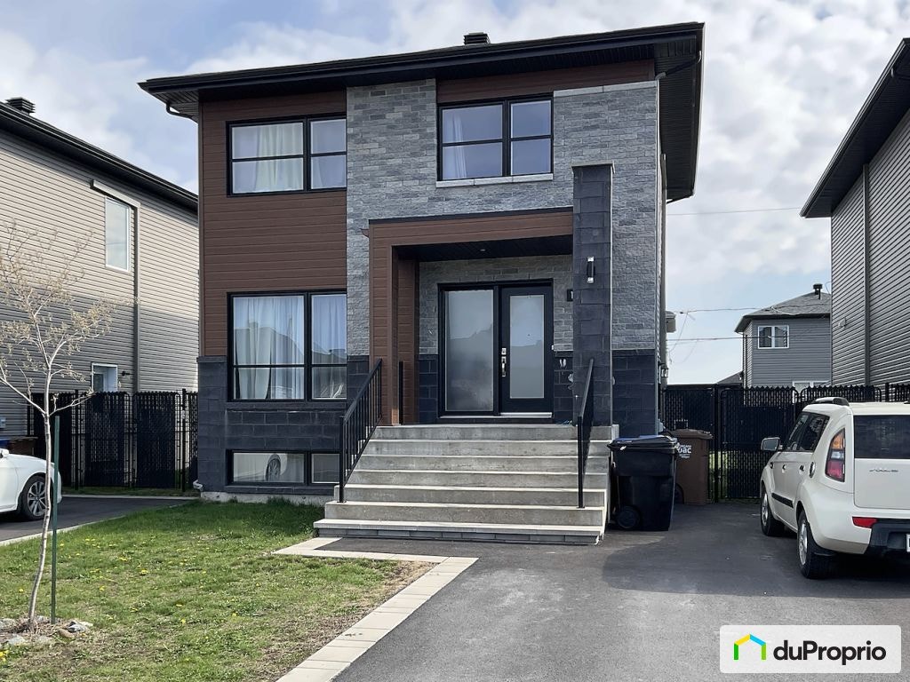 $580,000 - 2 Storey for sale in Contrecoeur — photo 1