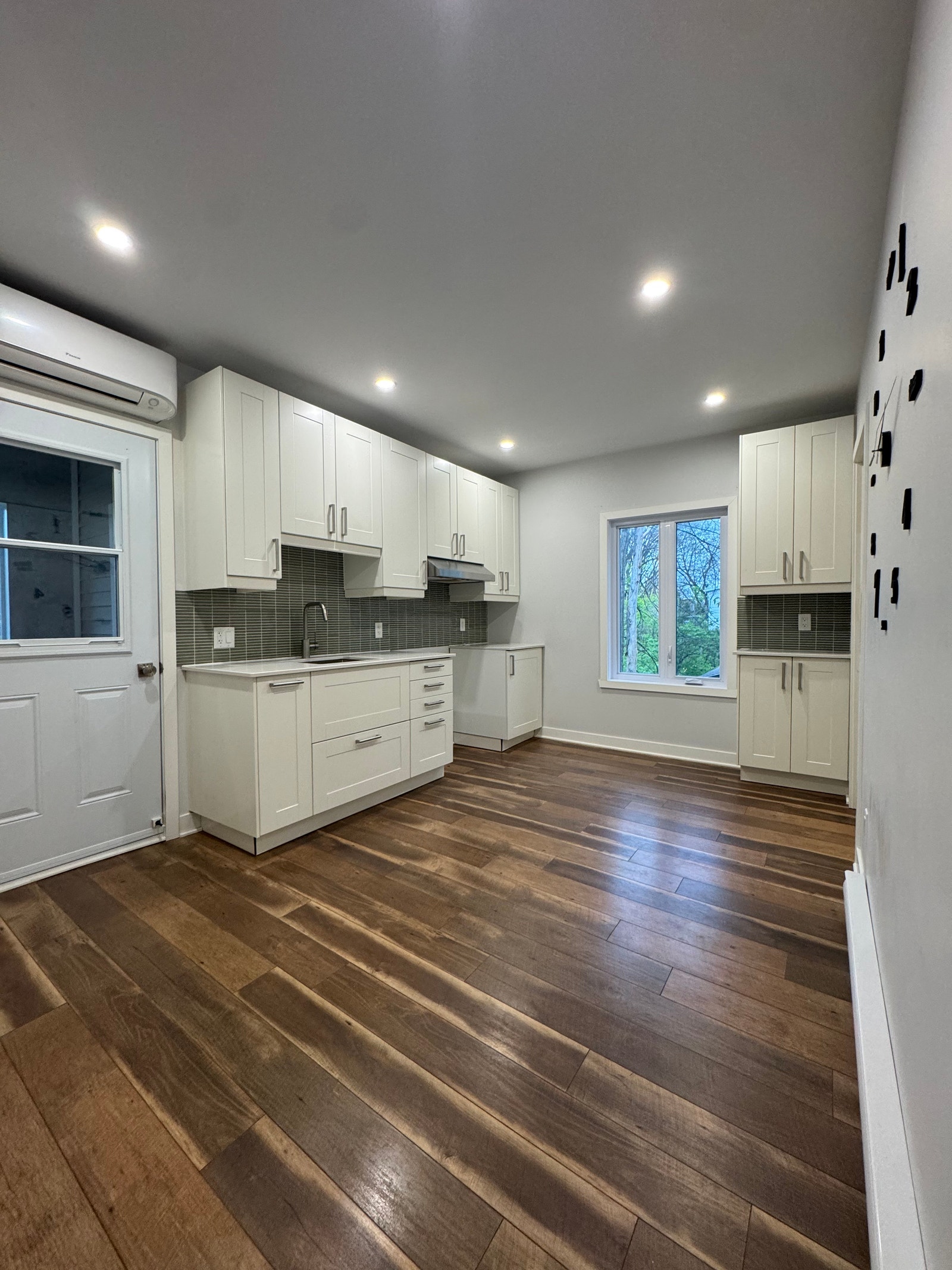 2990 Grand Boulevard — photo 1