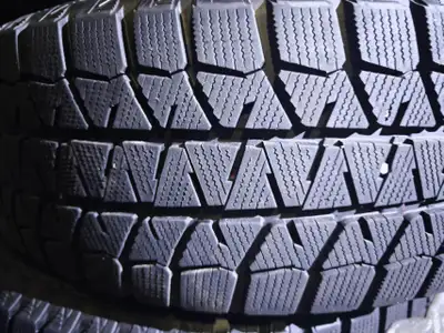 WINTER FOUR 90% NEW BRIDGESTONE 235/60R17 102T BLIZZAK WS80 Looking for a variety of tire brands and...