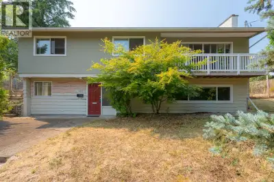 Located in desirable Hawthorne Heights, this spacious approximately 2,466 sq. ft. home offers a flex...
