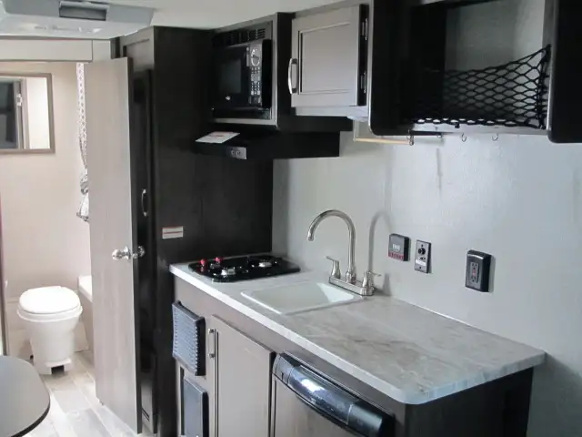 2021 Jayco SLX 195RB-3204 LBS, SOLAR PACKAGE,$15,999,FINANCING!  in Travel Trailers & Campers in Ottawa - Image 12
