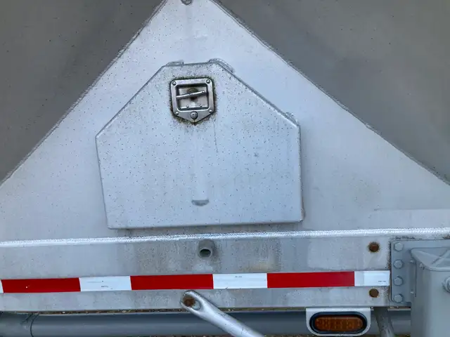 2011 MAC 1480 Cubic Ft Dry Bulk / Pneumatic Tank Trailer in Heavy Equipment in Delta/Surrey/Langley - Image 30