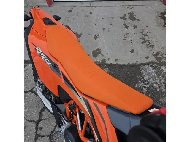 2023 KTM 690 ENDURO R in Dirt Bikes & Motocross in Brantford - Image 17