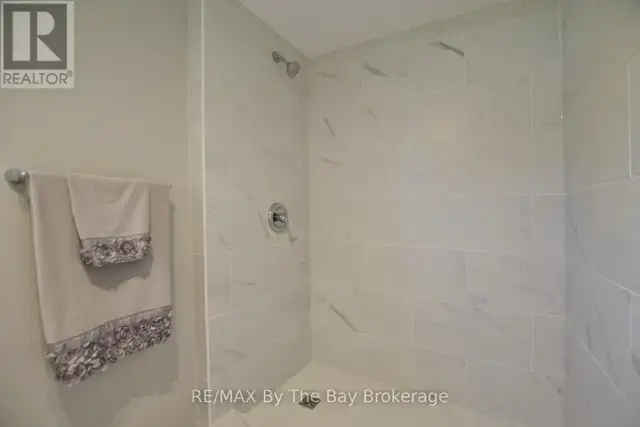 2 BIRCHMOUNT CIRCLE Wasaga Beach, Ontario in Houses for Sale in Oakville / Halton Region - Image 32
