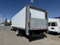 - 2019 HINO 338 VAN TRUCK - 386442 KM - 4x2 - 7.7L 6 Cylinder Diesel Engine - Hendrickson Air Ride S... (image 4)