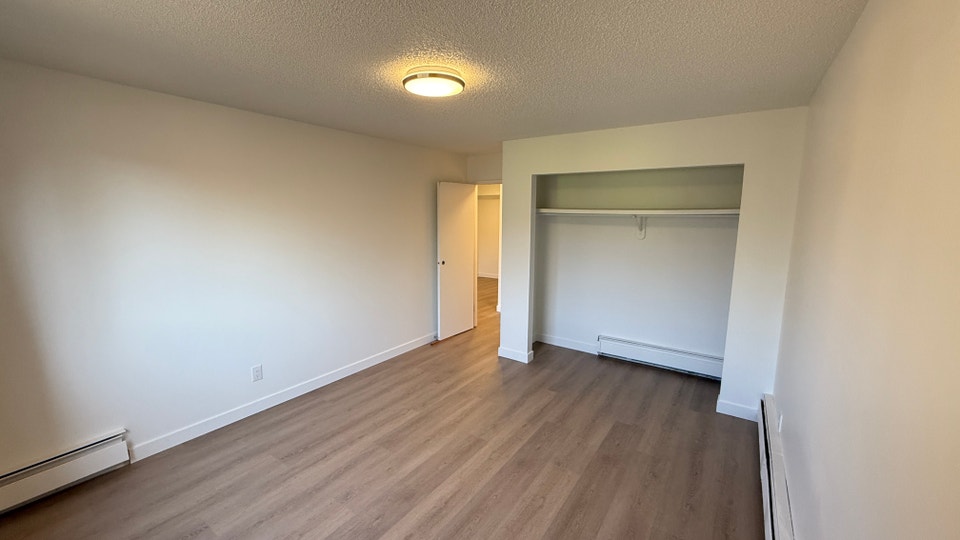 Modern 1 Bed 1 Bath - $1095/Mo with $300 Credit First 3 Months 2