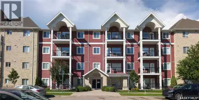 Lakewood Condo! Two bedrooms and two bathrooms, this well cared for main floor unit is ready to go!...