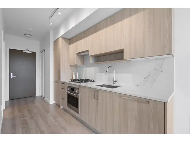 1204 13350 CENTRAL AVENUE Surrey, British Columbia62864381779075123