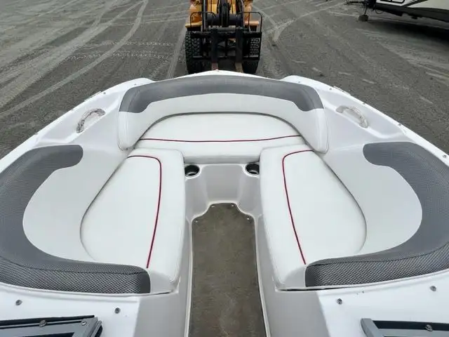 2010 19' RINKER MTX BOWRIDER WAKEBOARD BOAT in Powerboats & Motorboats in Peterborough - Image 14