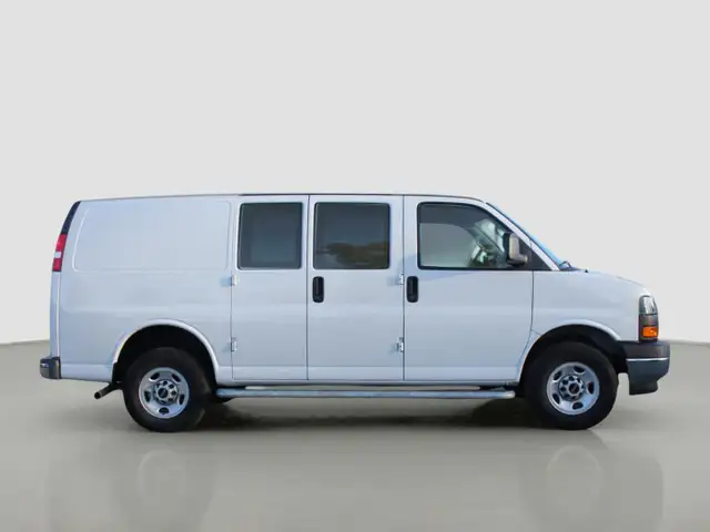 2023 GMC Savana Cargo Base in Cars & Trucks in Comox / Courtenay / Cumberland - Image 3