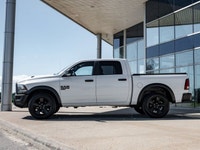 Welcome to 400 Chrysler Dodge Jeep Ram. | NO REPORTED ACCIDENTS | Turn heads on and off the road wit... (image 4)
