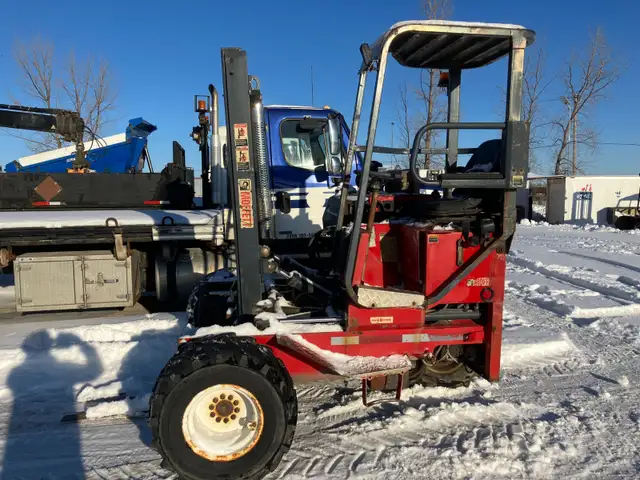 All wheel Drive Moffett Forklifts Diff. Lock $ 9,000 + Trailer in Other in Winnipeg - Image 12