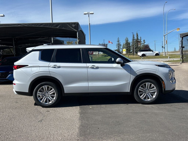 2024 Mitsubishi Outlander SE S-AWC - 7 PASSENGER / NEW TIRES in Cars & Trucks in Calgary - Image 4