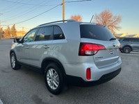 2014 KIA SORENTO LX AWD NO ACCIDENTS, NO CLAIMS WITH ALL SERVICES UP TO DATE QualiTee Motors offers... (image 6)