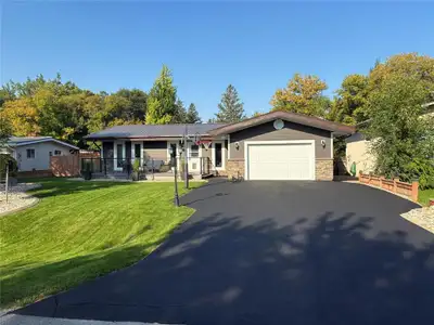 R07//Niverville/MASSIVE PRICE REDUCTION!! OPEN HOUSE SUNDAY JUNE 14th 1:00-3:00. Welcome to 5 Rosela...