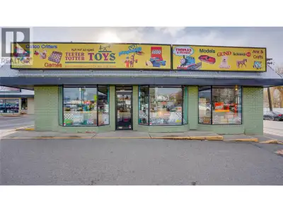 Superior location for this 2251 square foot multi-purpose space. Tons of frontage with a large open...