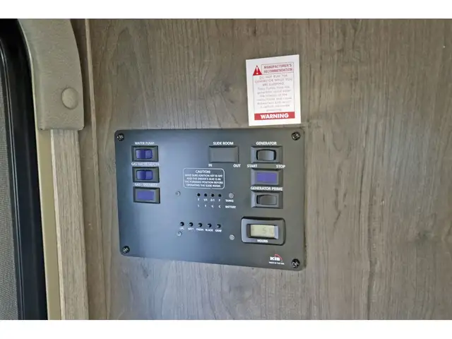 2022 Coachmen Leprechaun 230CB Classe C Compact + 6 Pneus neuf in RVs & Motorhomes in Laval / North Shore - Image 10