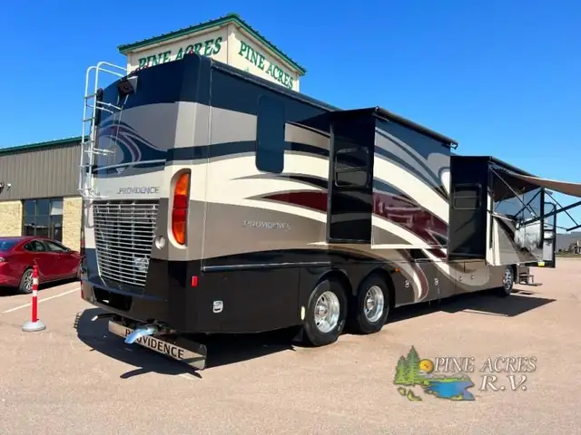 2015 Fleetwood RV Providence 42M only 027,446 Miles in RVs & Motorhomes in Moncton - Image 4