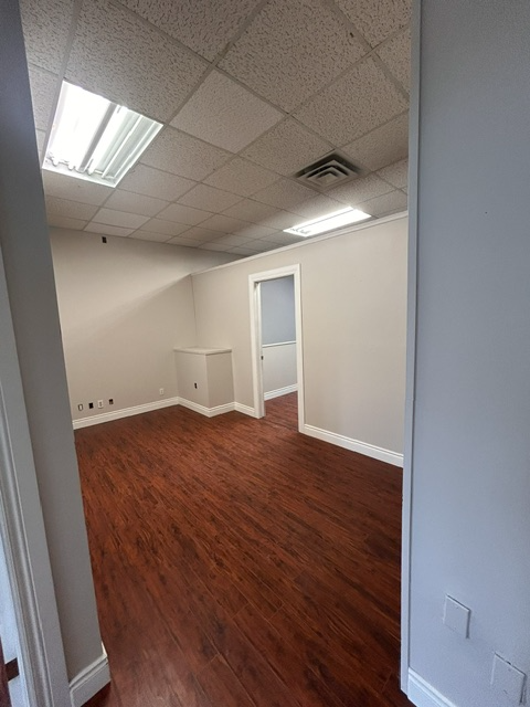 Main Floor Commercial Space with Bonus Basement — Campbellville in Commercial & Office Space for Rent in Oakville / Halton Region - Image 6