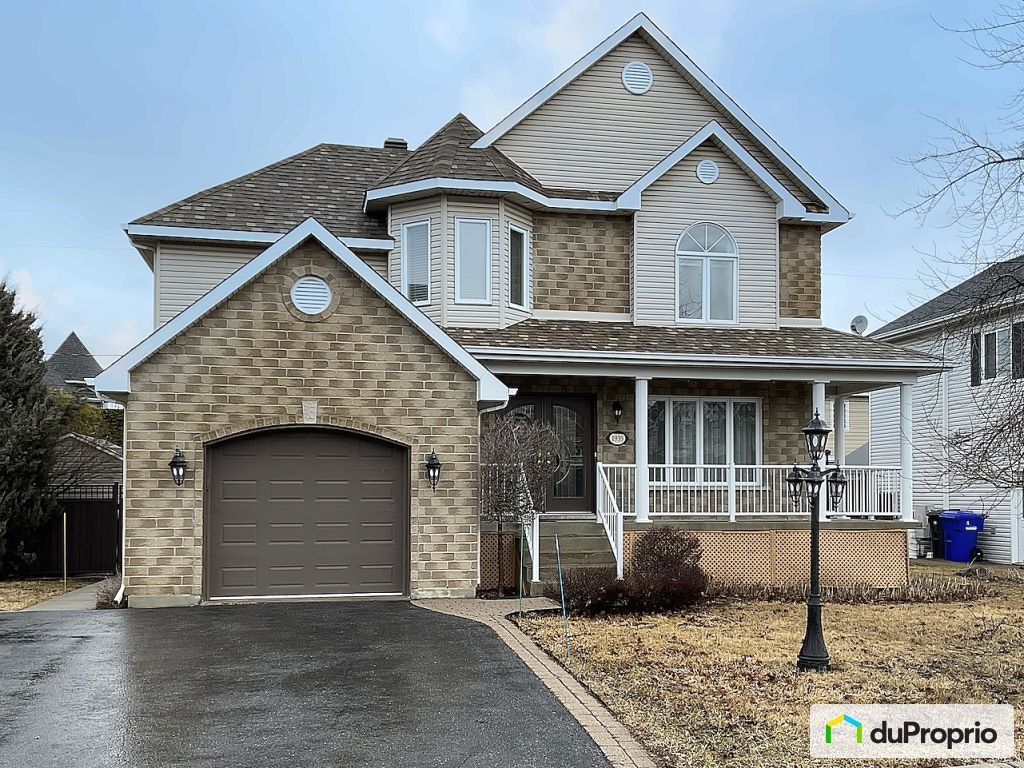 $879,000 - 2 Storey for sale in Ste-Julie — photo 1
