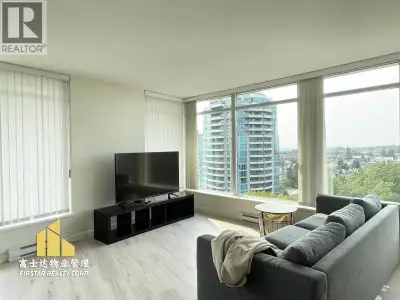 This beautifully maintained condo is located in the bustling Edmonds area. The master bathroom featu...