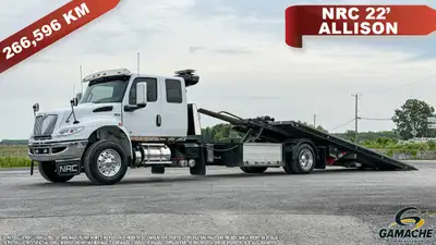 Heavy truck / Camion lourd - # STOCK: C-37755 2021 INTERNATIONAL MV607 CAMION PLATE FORME REMORQUEUS...
