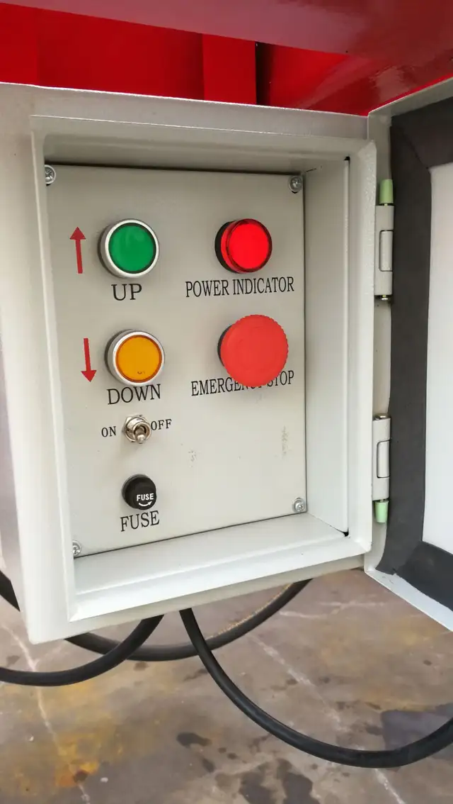 New Electric & Manual 22000 Lbs Loading Dock Ramp in Boat Parts, Trailers & Accessories in Calgary - Image 11