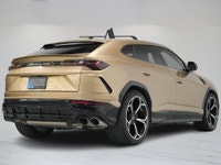 This 2022 Lamborghini Urus is a local Ontario vehicle with a clean Carfax report, combining supercar... (image 3)