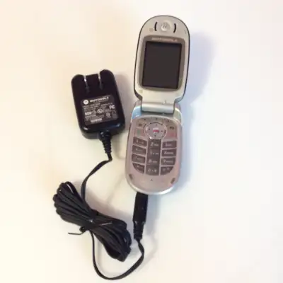 Motorola V551 flip phone, View more