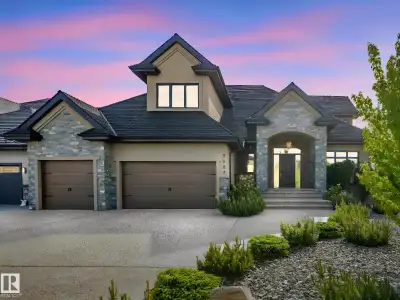 Executive Mansion, Welcome to excellence in the heart of Windermere! Upon entry the front foyer you...