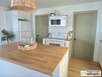 CHALET 3 SAISONS CLÉ EN MAIN RÉNOVÉ À NEUF MONTPELLIER (PETITE-NATION) Coup de coeur assuré ! Parfai...