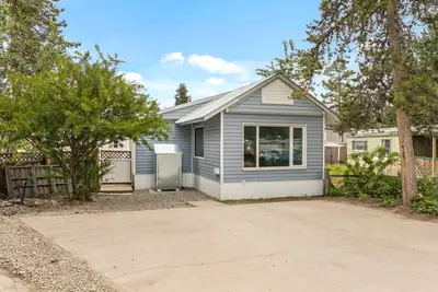 Affordable, Renovated & Move-In Ready! OPEN HOUSE: THURS JULY 17 | 5–7PM 108-986 Range Road 2 bed |...