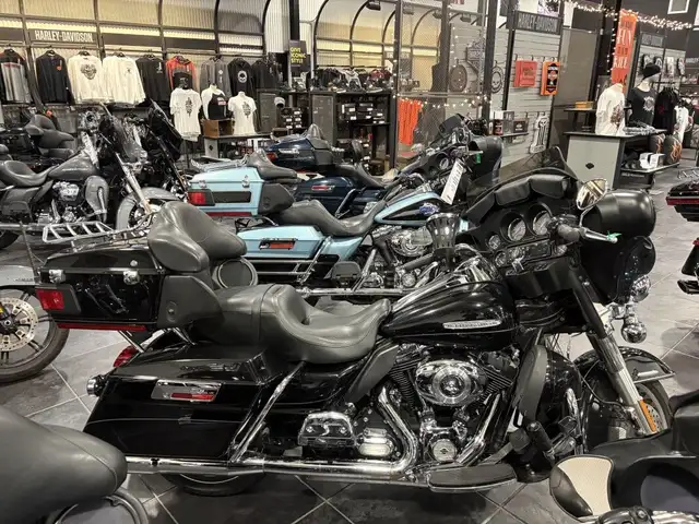 2013 Harley-Davidson Electra Glide Ultra Limited in Street, Cruisers & Choppers in Sudbury - Image 4