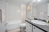 Bachelor Apartment for Rent Located in the heart of downtown London, 520 Wellington Street. Centenni... (image 6)