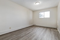 Amenities: Heat & Water Included • Air Conditioning • Shared Yard Suite & Building: Spacious one-bed... (image 5)