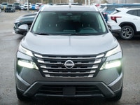 Exterior Highlights Exclusive blacked-out styling: dark chrome V-Motion grille, black mirror caps, b... (image 5)