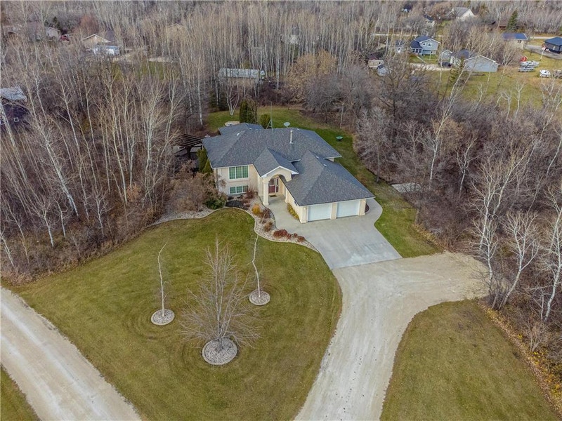 77 GIESBRECHT Drive Mitchell, Manitoba Houses for Sale Winnipeg