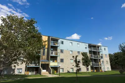 * 4 1/2 * Photos intérieur d'un logement de même configuration. Visiter pour mieux apprécier Situé à...