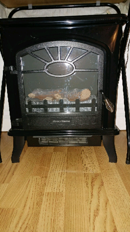 POÊLE ÉLECTRIQUE NOIR. dans Autre  à Granby
