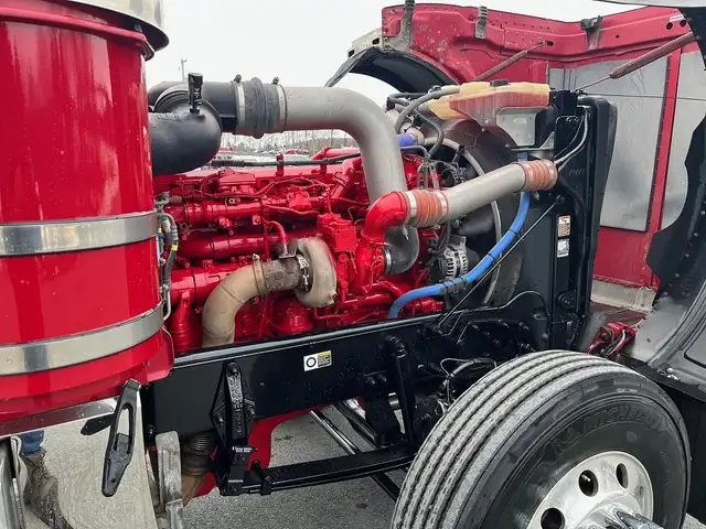 2021 Peterbilt 389 in Heavy Trucks in Hamilton - Image 8