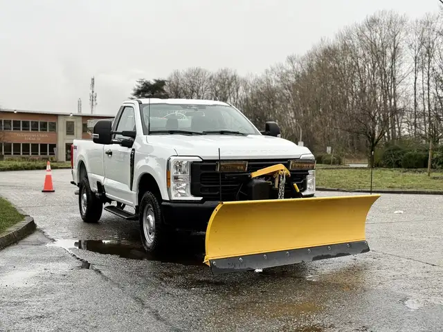 2023 Ford F-250 XL 4X4 Plow Truck with Sander in Heavy Trucks in Regina - Image 3