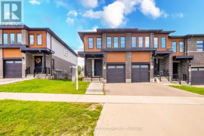 Presenting A Phenomenal 3 Bed 4 Bath Freehold TownHome Offering A Practical Layout With A Finished W...