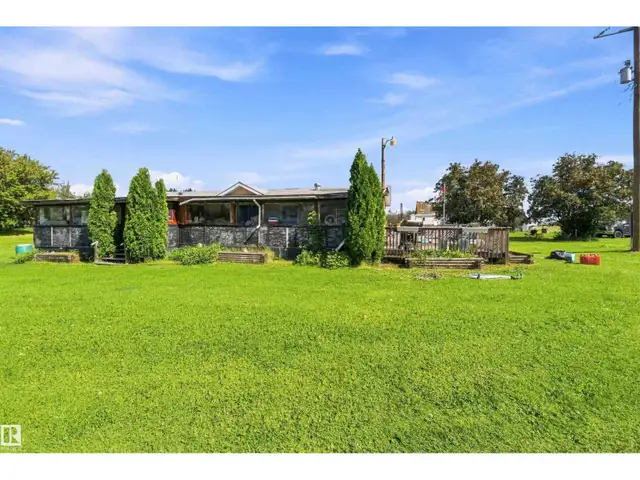 52315 RGE ROAD 273 Rural Parkland County, Alberta in Houses for Sale in St. Albert - Image 3