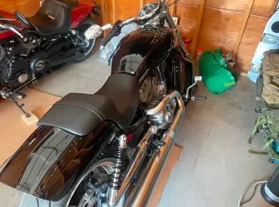 2011 Harley-Davidson VRSC™ V-Rod Muscle (If the add is posted, it’s still for sale) The colour is Vi...