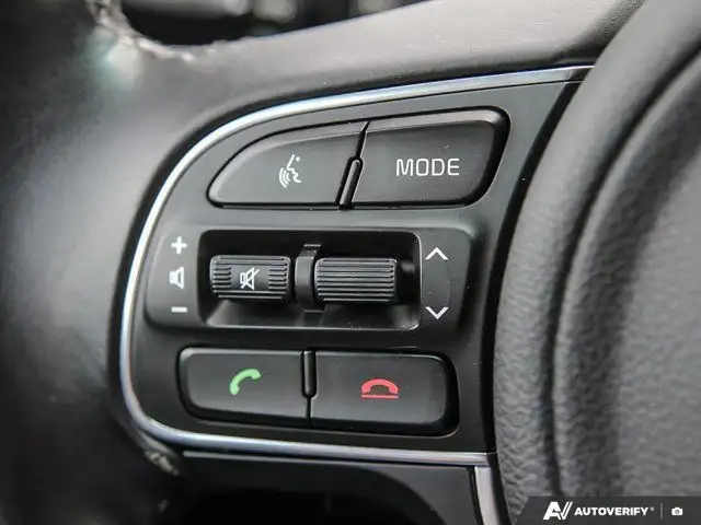 2020 Kia Sportage EX AWD | Apple CarPlay | Blind Spot in Cars & Trucks in London - Image 22