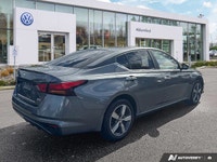 This Nissan Altima boasts a Regular Unleaded I-4 2.5 L/152 engine powering this Variable transmissio... (image 4)